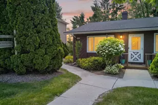 2619 Camelot Blvd, Sheboygan, WI 53081 - Photo 2
