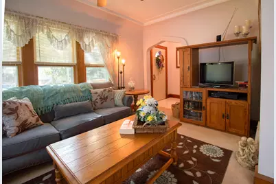 1944 S 72nd St, West Allis, WI 53219 - Photo 8