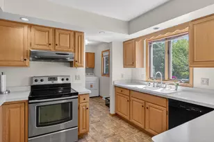 4577 Hunters Glen Dr, Sheboygan, WI 53083 - Photo 8