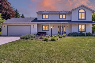 4577 Hunters Glen Dr, Sheboygan, WI 53083 - Photo 2