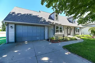 960 E Oakwood Rd, Oak Creek, WI 53154 - Photo 2