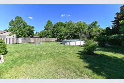 960 E Oakwood Rd, Oak Creek, WI 53154 - Photo 32