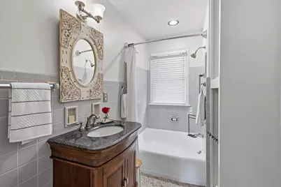 9431 W Hawthorne Rd, Mequon, WI 53097 - Photo 18