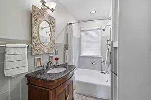 9431 W Hawthorne Rd, Mequon, WI 53097 - Photo 18