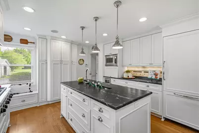 9431 W Hawthorne Rd, Mequon, WI 53097 - Photo 10