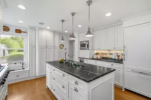 9431 W Hawthorne Rd, Mequon, WI 53097 - Photo 10