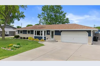 6920 W Armour Ave, Greenfield, WI 53220 - Photo 2