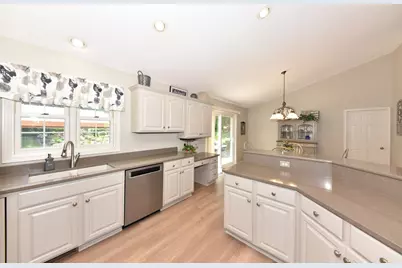 N65W15321  Blue Heron Dr, Menomonee Falls, WI 53051 - Photo 14