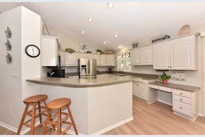 N65W15321  Blue Heron Dr, Menomonee Falls, WI 53051 - Photo 10