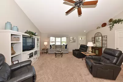 N65W15321  Blue Heron Dr, Menomonee Falls, WI 53051 - Photo 4