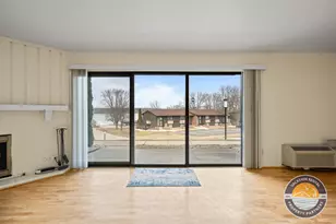 54 Lausanne Ct, Geneva, WI 53147 - Photo 6