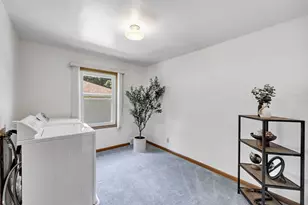 2032 Hillview Dr, Green Bay, WI 54302 - Photo 12