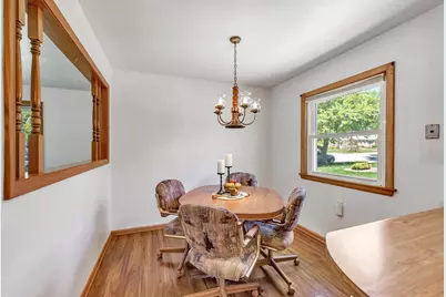 2032  Hillview Dr, Green Bay, WI 54302 - Photo 18