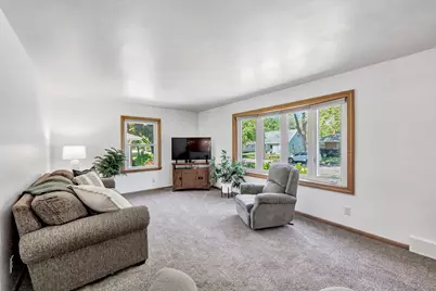 2032  Hillview Dr, Green Bay, WI 54302 - Photo 2
