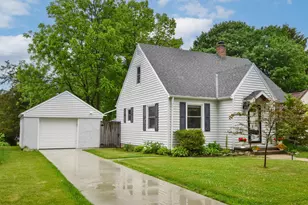 W63N375 Hillcrest Ave, Cedarburg, WI 53012 - Photo 2