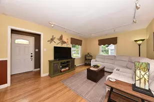 W63N375 Hillcrest Ave, Cedarburg, WI 53012 - Photo 8
