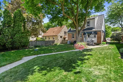 2641 N 75th St, Wauwatosa, WI 53213 - Photo 8