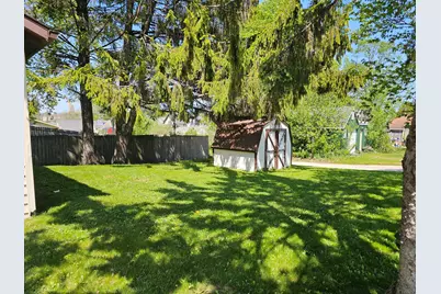 2023 S 10th St, Manitowoc, WI 54220 - Photo 4