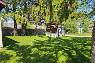 2023 S 10th St, Manitowoc, WI 54220 - Photo 4