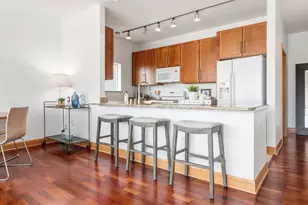 1550 E Royall Pl, Milwaukee, WI 53202 - Photo 12