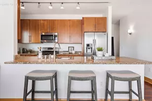 1550 E Royall Pl, Milwaukee, WI 53202 - Photo 14