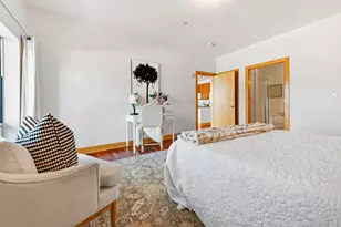 1550 E Royall Pl, Milwaukee, WI 53202 - Photo 20