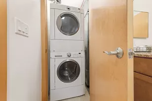 1550 E Royall Pl, Milwaukee, WI 53202 - Photo 34