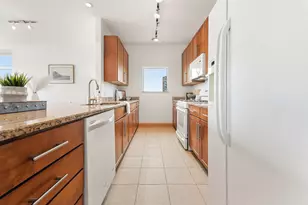 1550 E Royall Pl, Milwaukee, WI 53202 - Photo 16