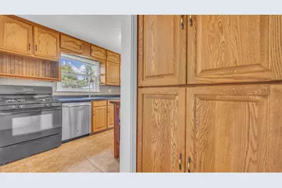 2305  Mayflower Ave, Sheboygan, WI 53083 - Photo 8