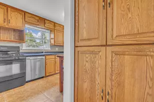 2305 Mayflower Ave, Sheboygan, WI 53083 - Photo 8