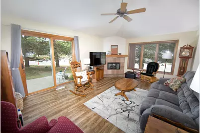 984  Bay View Cir, Mukwonago, WI 53149 - Photo 4