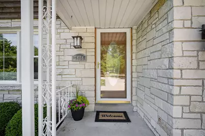 7424 N Santa Monica Blvd, Fox Point, WI 53217 - Photo 2