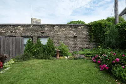 824 E Pearson St, Milwaukee, WI 53202 - Photo 22