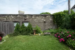 824 E Pearson St, Milwaukee, WI 53202 - Photo 22