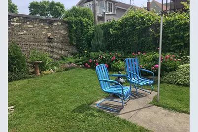 824 E Pearson St, Milwaukee, WI 53202 - Photo 24