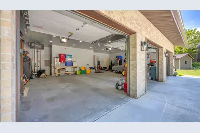 4564  Broadway St, Manitowoc, WI 54220 - Photo 28