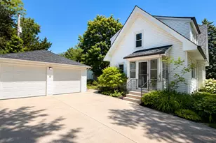7531 N Lake Dr, Fox Point, WI 53217 - Photo 30