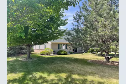 723  Stoney Creek Ct #4, West Bend, WI 53095 - Photo 4