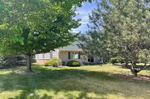 723 Stoney Creek Ct, West Bend, WI 53095 - Photo 4