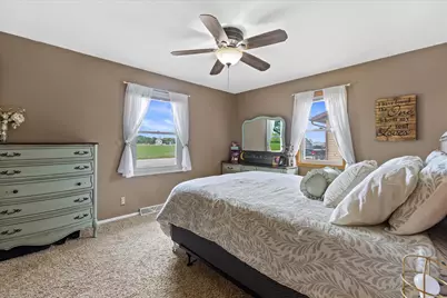 3422  Eagle Rd, Racine, WI 53139 - Photo 12