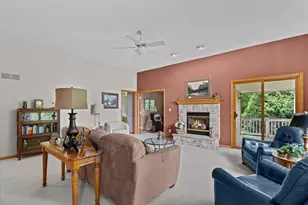 W243N2205 Deer Park Ct, Pewaukee, WI 53072 - Photo 8