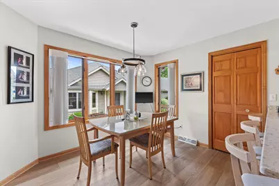 W243N2205  Deer Park Ct #B, Pewaukee, WI 53072 - Photo 12