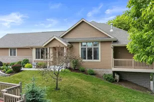 W243N2205 Deer Park Ct, Pewaukee, WI 53072 - Photo 2
