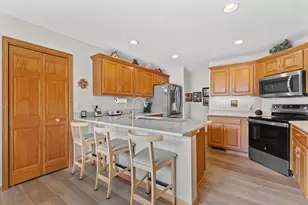 W243N2205 Deer Park Ct, Pewaukee, WI 53072 - Photo 4