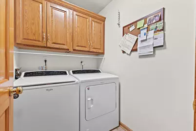 W243N2205  Deer Park Ct #B, Pewaukee, WI 53072 - Photo 34