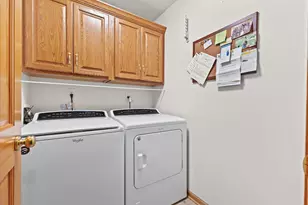 W243N2205 Deer Park Ct, Pewaukee, WI 53072 - Photo 34