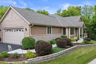 W243N2205 Deer Park Ct, Pewaukee, WI 53072 - Photo 1