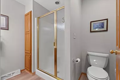 W243N2205  Deer Park Ct #B, Pewaukee, WI 53072 - Photo 26