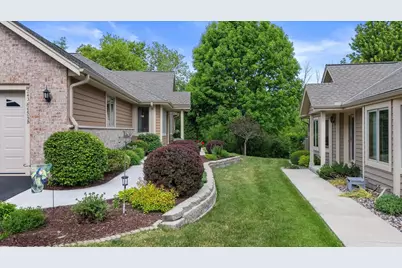 W243N2205  Deer Park Ct #B, Pewaukee, WI 53072 - Photo 40