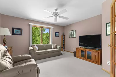 W243N2205  Deer Park Ct #B, Pewaukee, WI 53072 - Photo 10